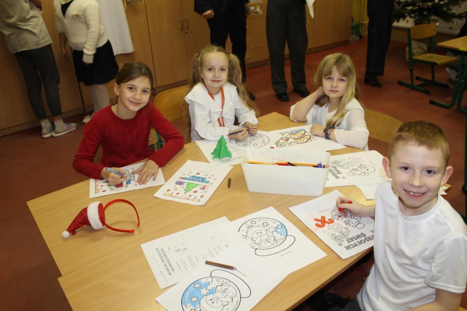 Zdjęcie w galerii na portalu naszraciborz.pl: Tak bawiła się Płonia na szkolnym kiermaszu w ZSP3 wiadomości z regionu