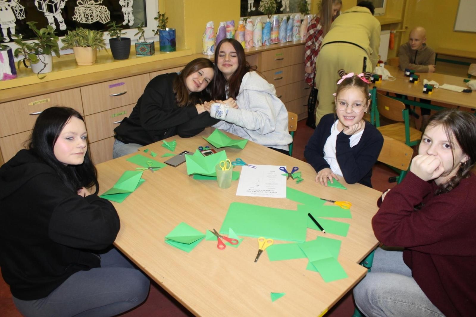 Zdjęcie w galerii na portalu naszraciborz.pl: Tak bawiła się Płonia na szkolnym kiermaszu w ZSP3 wiadomości z regionu