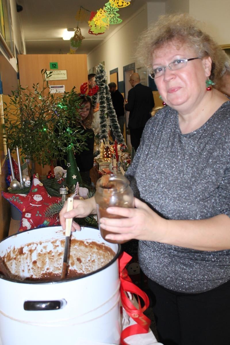Zdjęcie w galerii na portalu naszraciborz.pl: Tak bawiła się Płonia na szkolnym kiermaszu w ZSP3 wiadomości z regionu