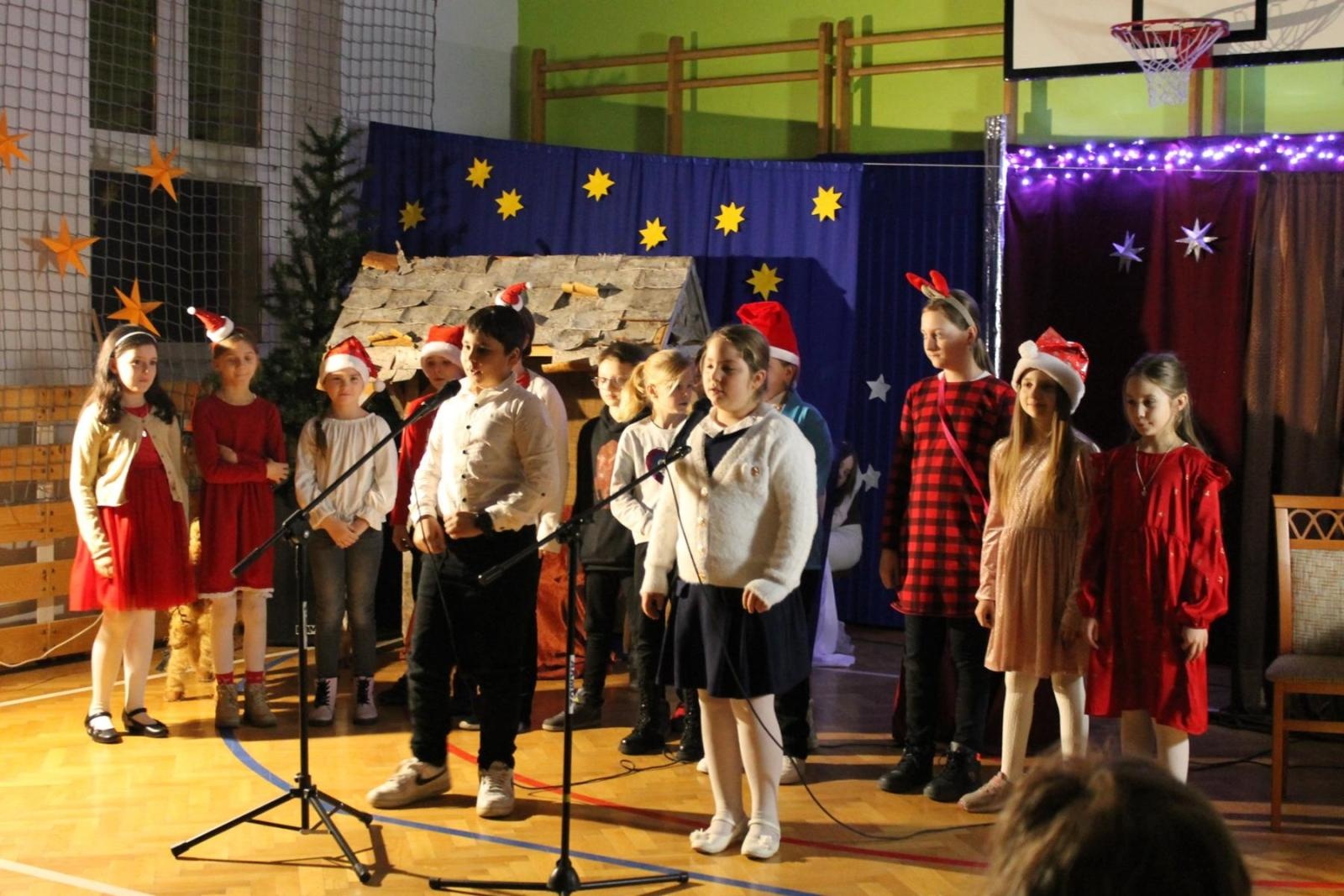 Zdjęcie w galerii na portalu naszraciborz.pl: Tak bawiła się Płonia na szkolnym kiermaszu w ZSP3 wiadomości z regionu