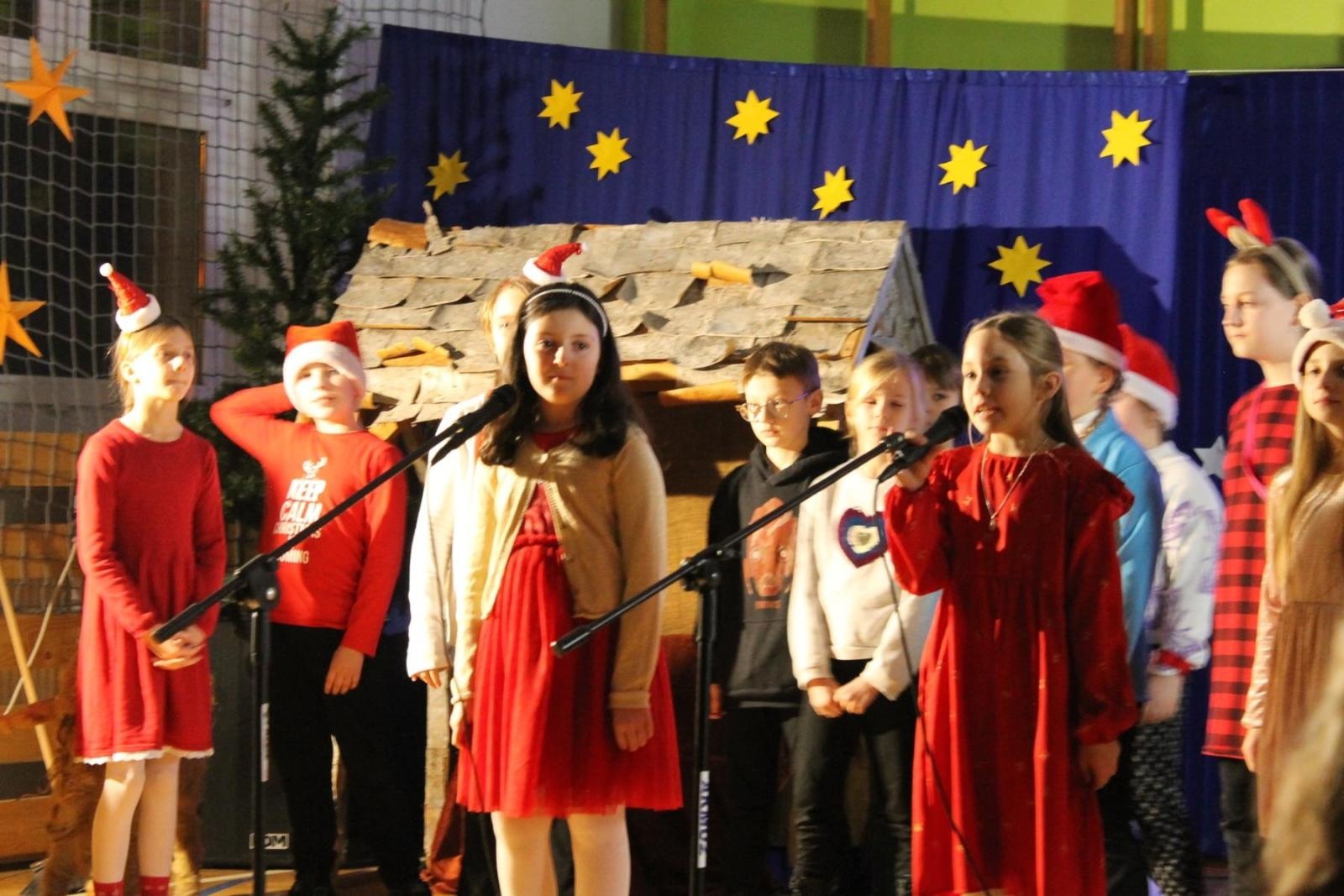 Zdjęcie w galerii na portalu naszraciborz.pl: Tak bawiła się Płonia na szkolnym kiermaszu w ZSP3 wiadomości z regionu