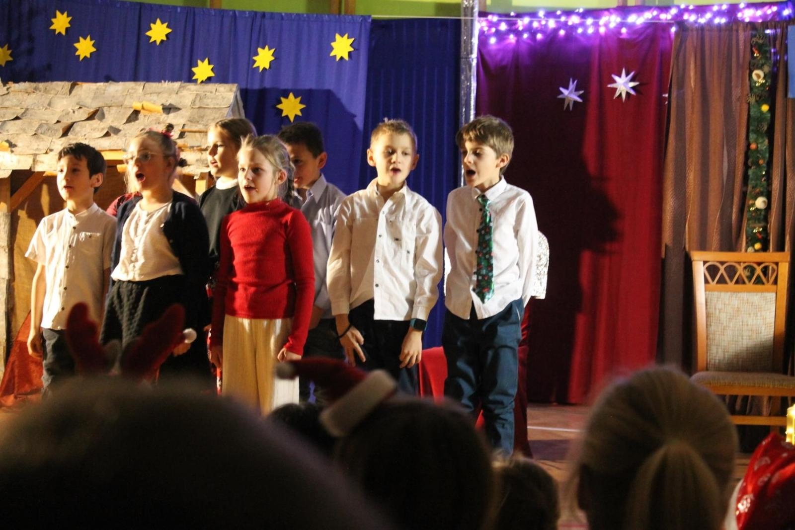 Zdjęcie w galerii na portalu naszraciborz.pl: Tak bawiła się Płonia na szkolnym kiermaszu w ZSP3 wiadomości z regionu