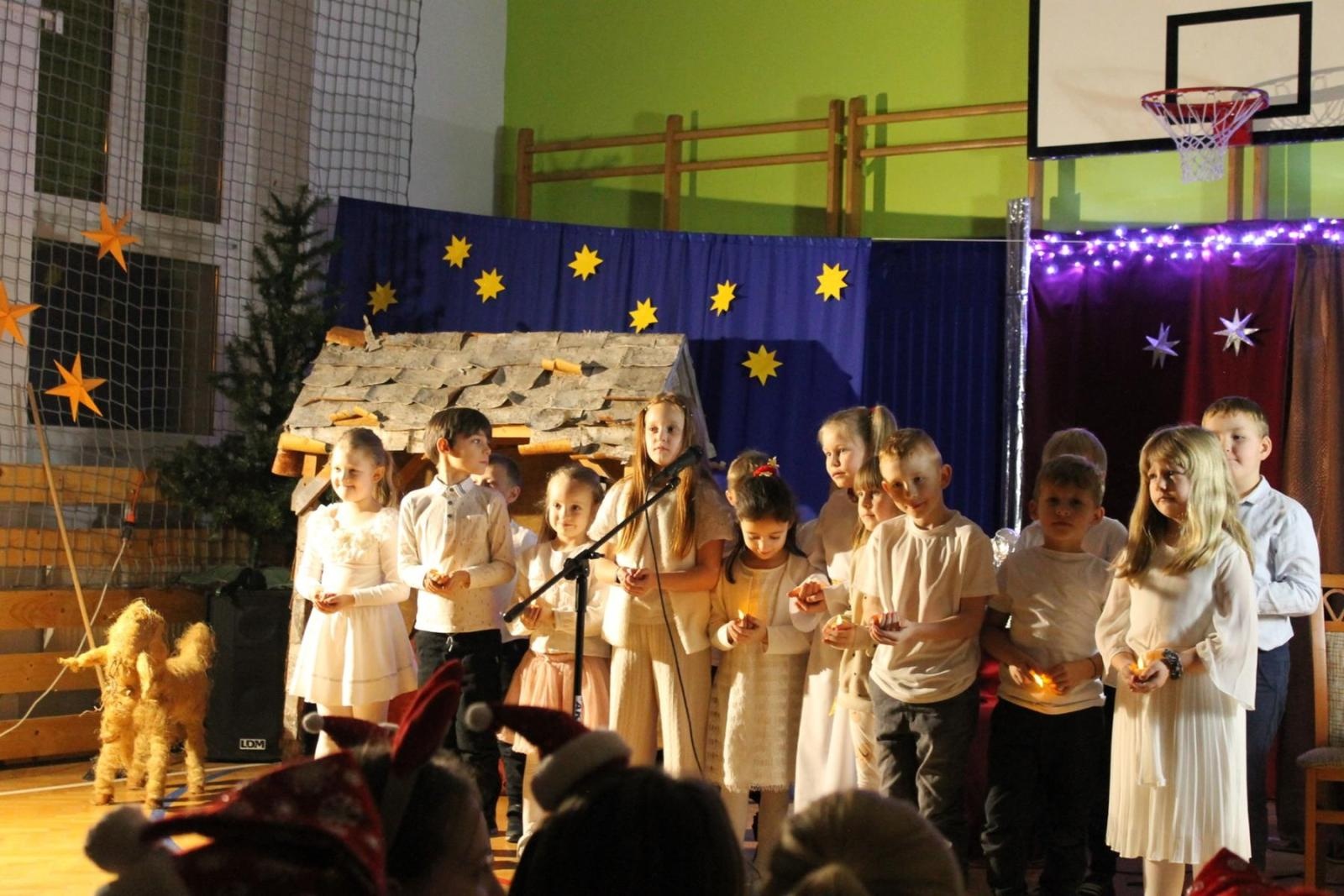 Zdjęcie w galerii na portalu naszraciborz.pl: Tak bawiła się Płonia na szkolnym kiermaszu w ZSP3 wiadomości z regionu