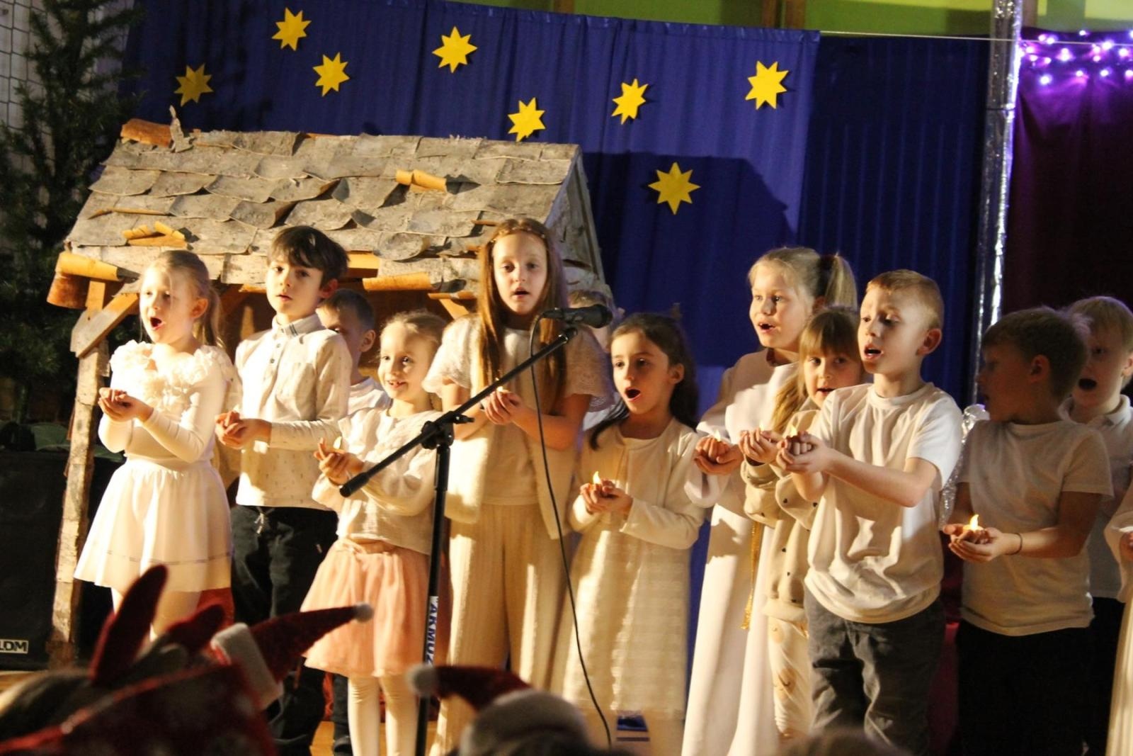 Zdjęcie w galerii na portalu naszraciborz.pl: Tak bawiła się Płonia na szkolnym kiermaszu w ZSP3 wiadomości z regionu