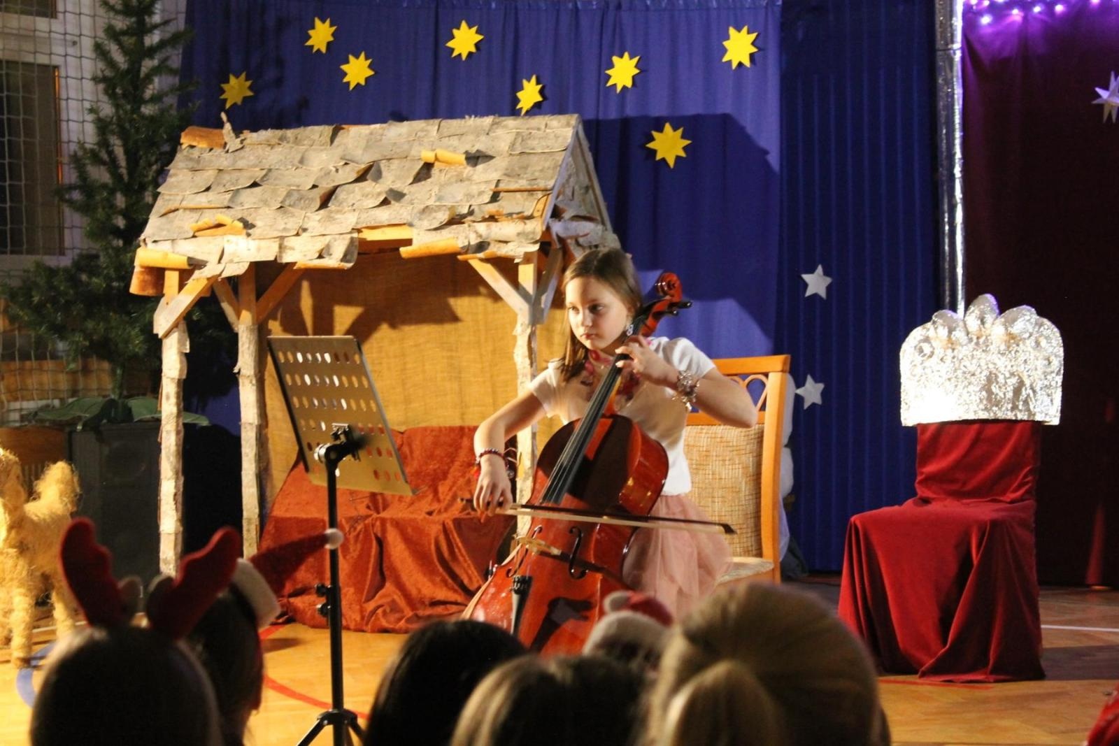 Zdjęcie w galerii na portalu naszraciborz.pl: Tak bawiła się Płonia na szkolnym kiermaszu w ZSP3 wiadomości z regionu