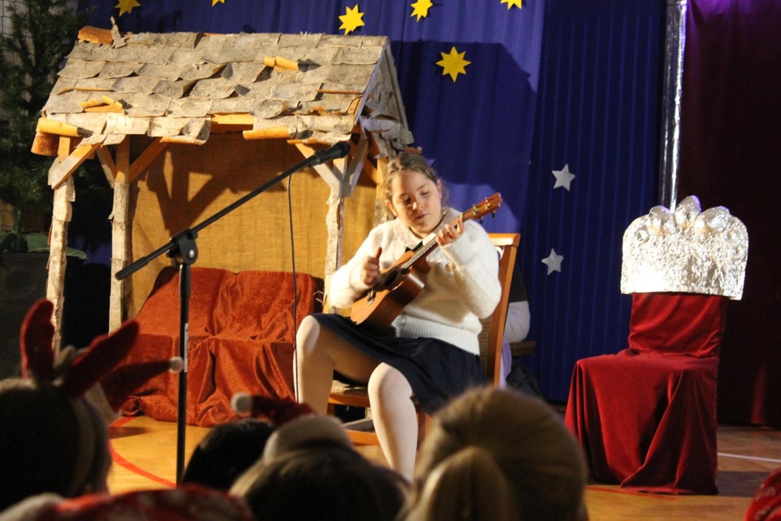 Zdjęcie w galerii na portalu naszraciborz.pl: Tak bawiła się Płonia na szkolnym kiermaszu w ZSP3 wiadomości z regionu