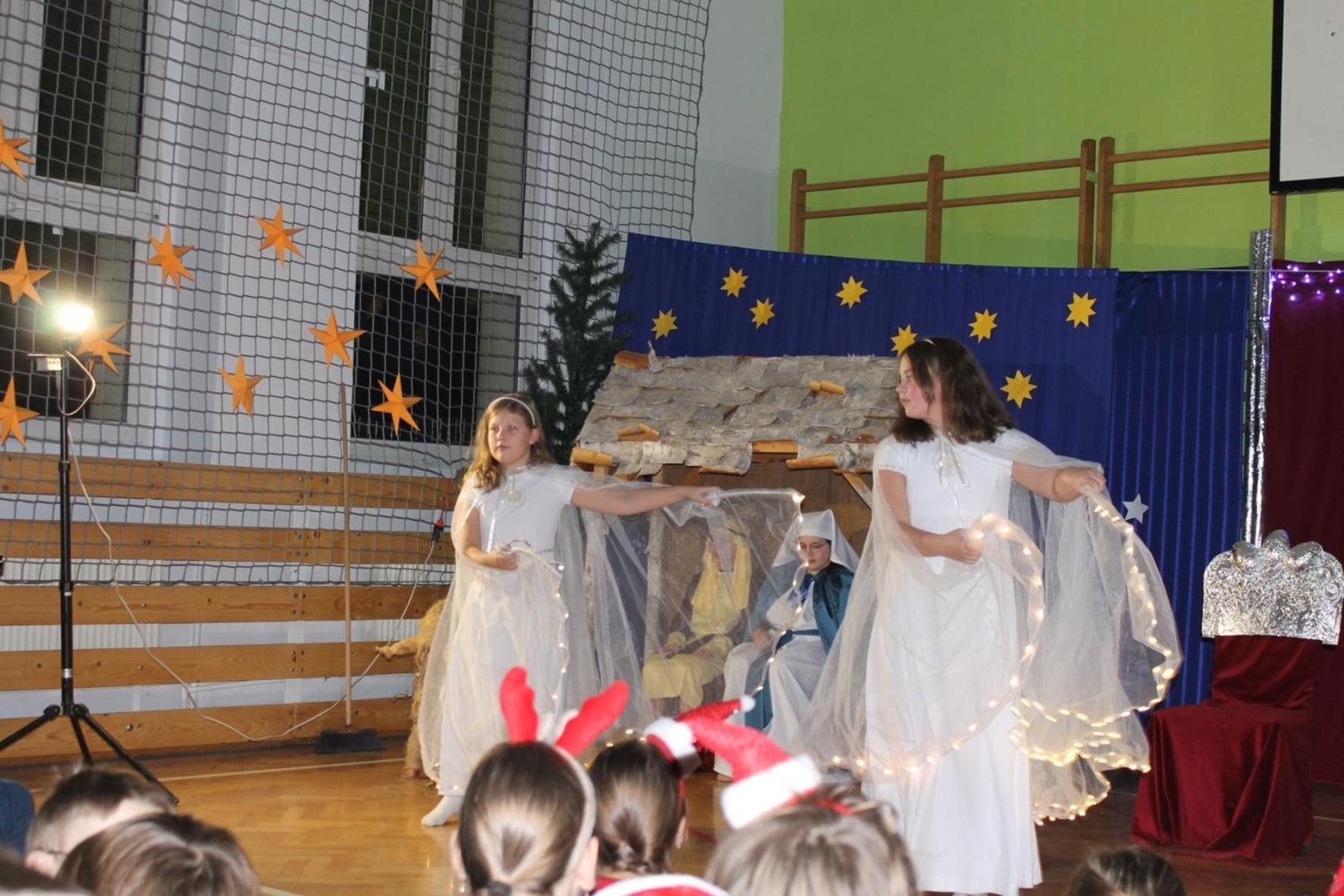 Zdjęcie w galerii na portalu naszraciborz.pl: Tak bawiła się Płonia na szkolnym kiermaszu w ZSP3 wiadomości z regionu