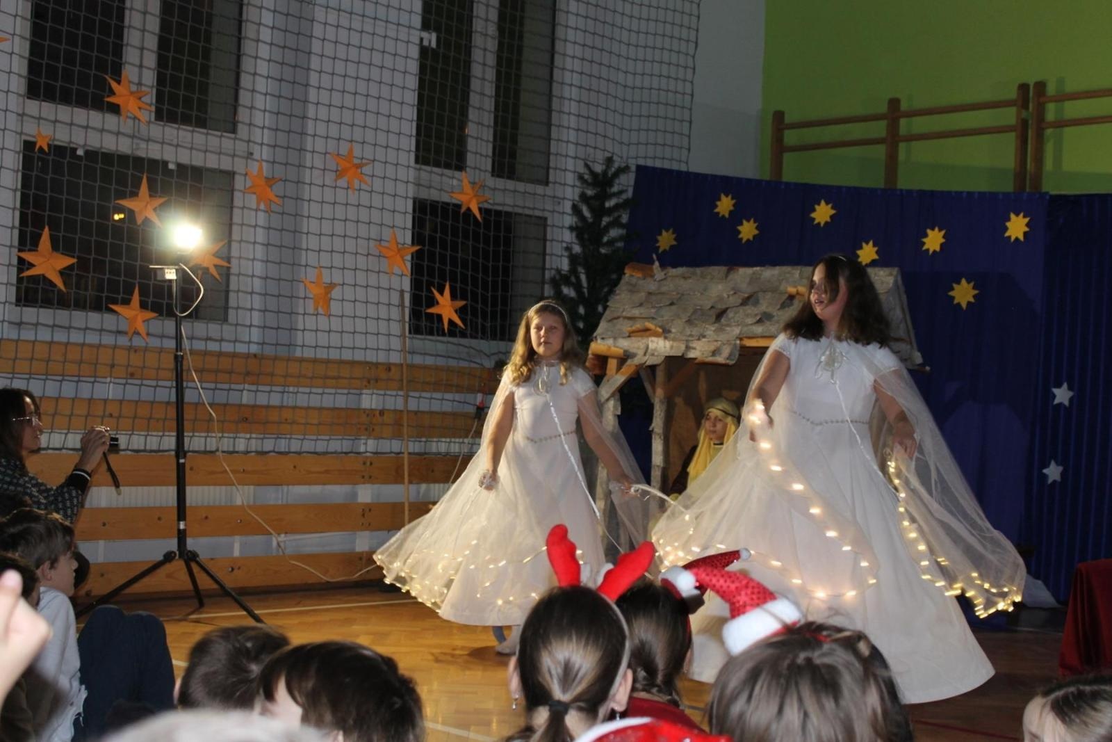 Zdjęcie w galerii na portalu naszraciborz.pl: Tak bawiła się Płonia na szkolnym kiermaszu w ZSP3 wiadomości z regionu