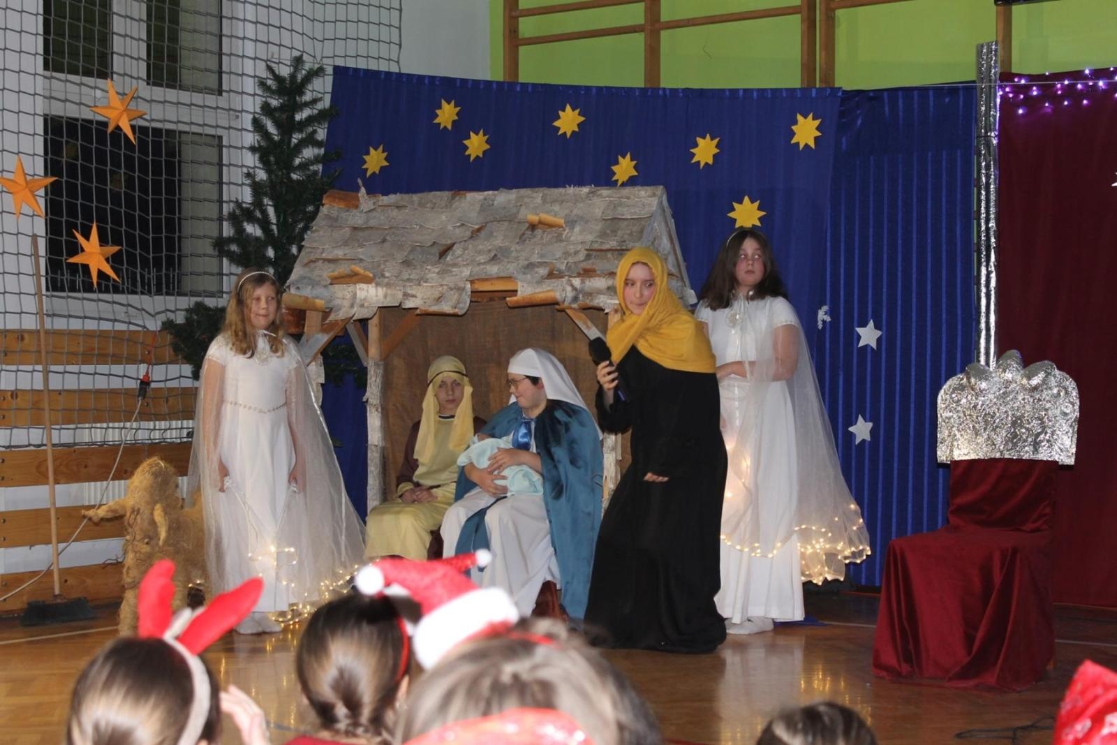 Zdjęcie w galerii na portalu naszraciborz.pl: Tak bawiła się Płonia na szkolnym kiermaszu w ZSP3 wiadomości z regionu