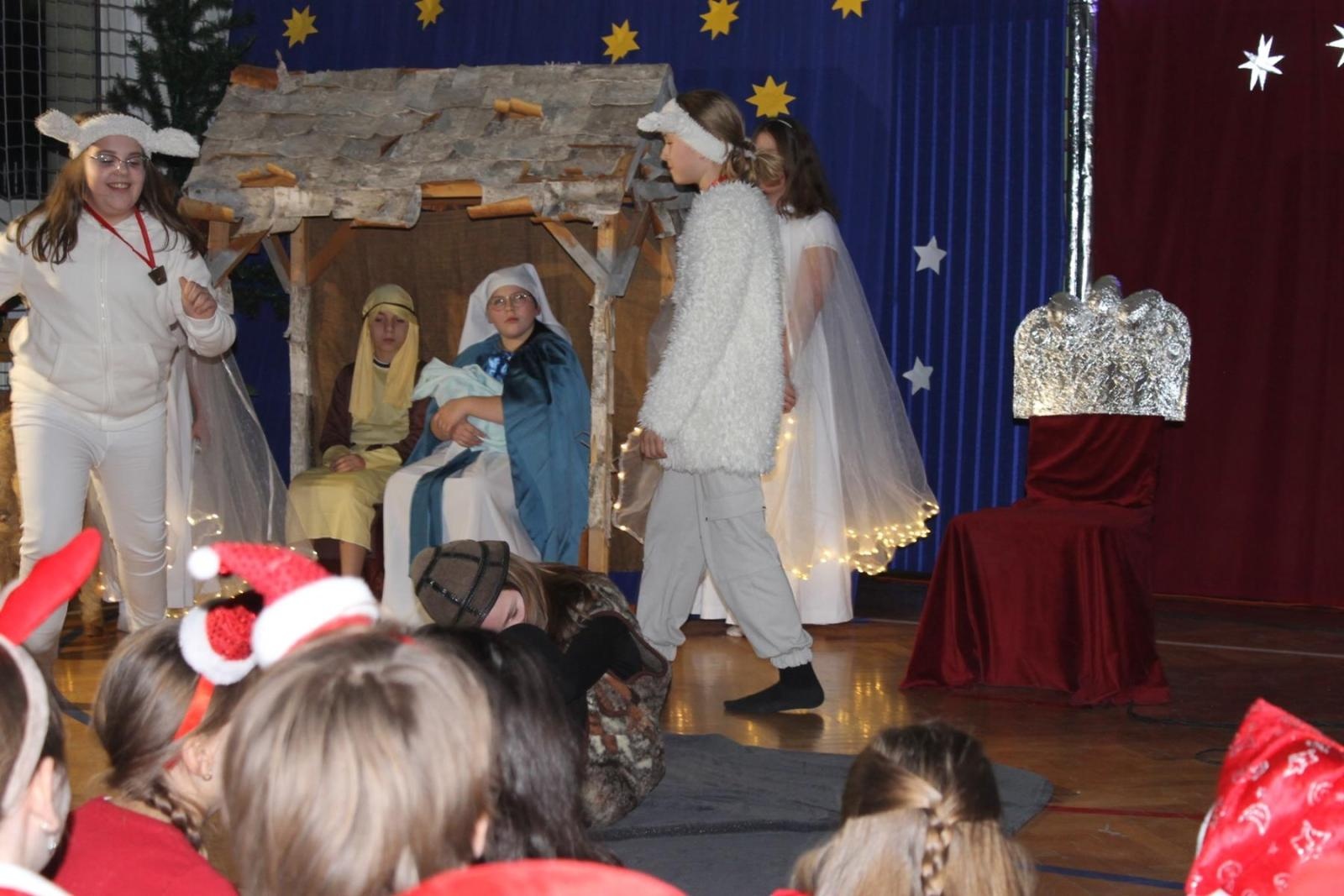 Zdjęcie w galerii na portalu naszraciborz.pl: Tak bawiła się Płonia na szkolnym kiermaszu w ZSP3 wiadomości z regionu