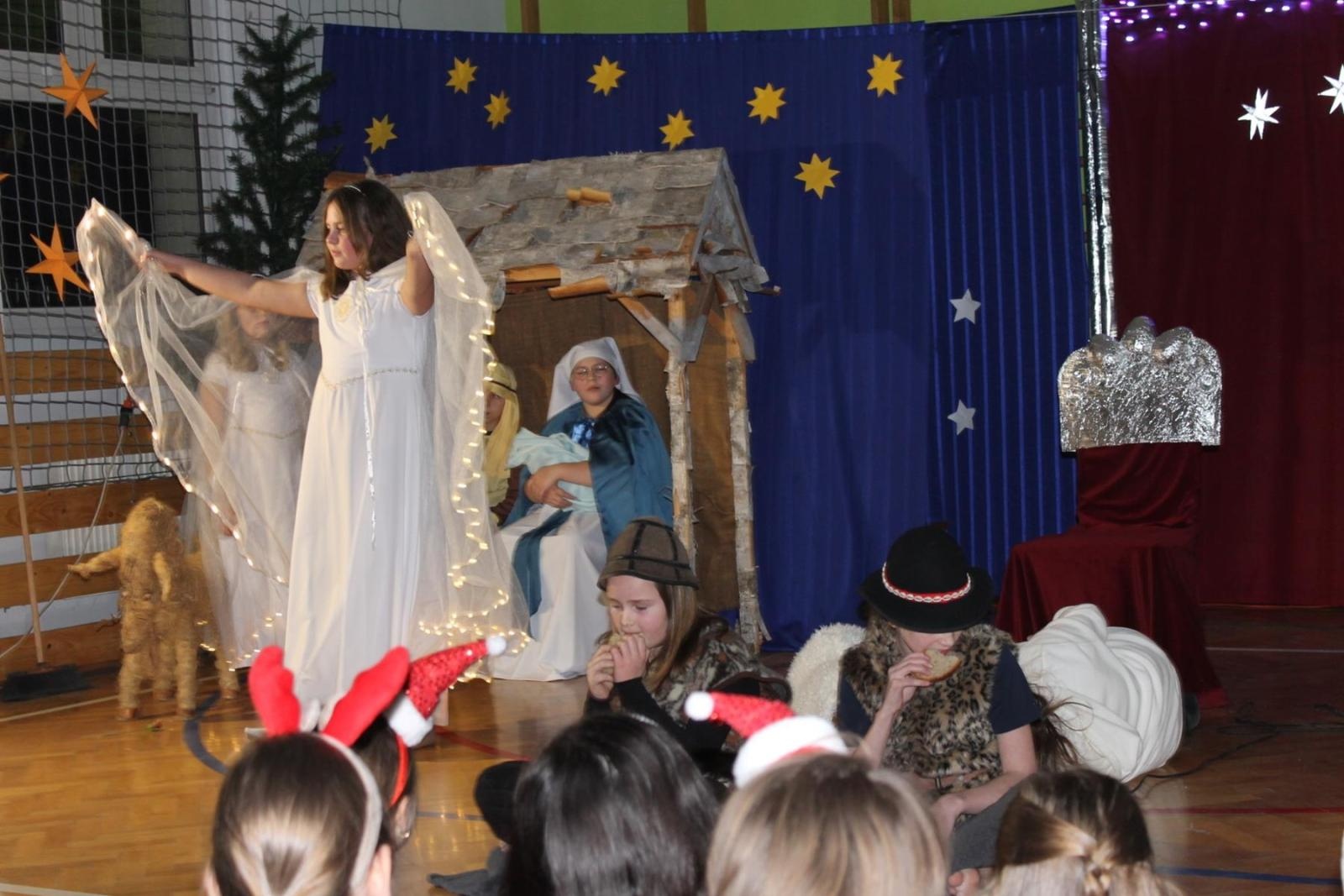 Zdjęcie w galerii na portalu naszraciborz.pl: Tak bawiła się Płonia na szkolnym kiermaszu w ZSP3 wiadomości z regionu