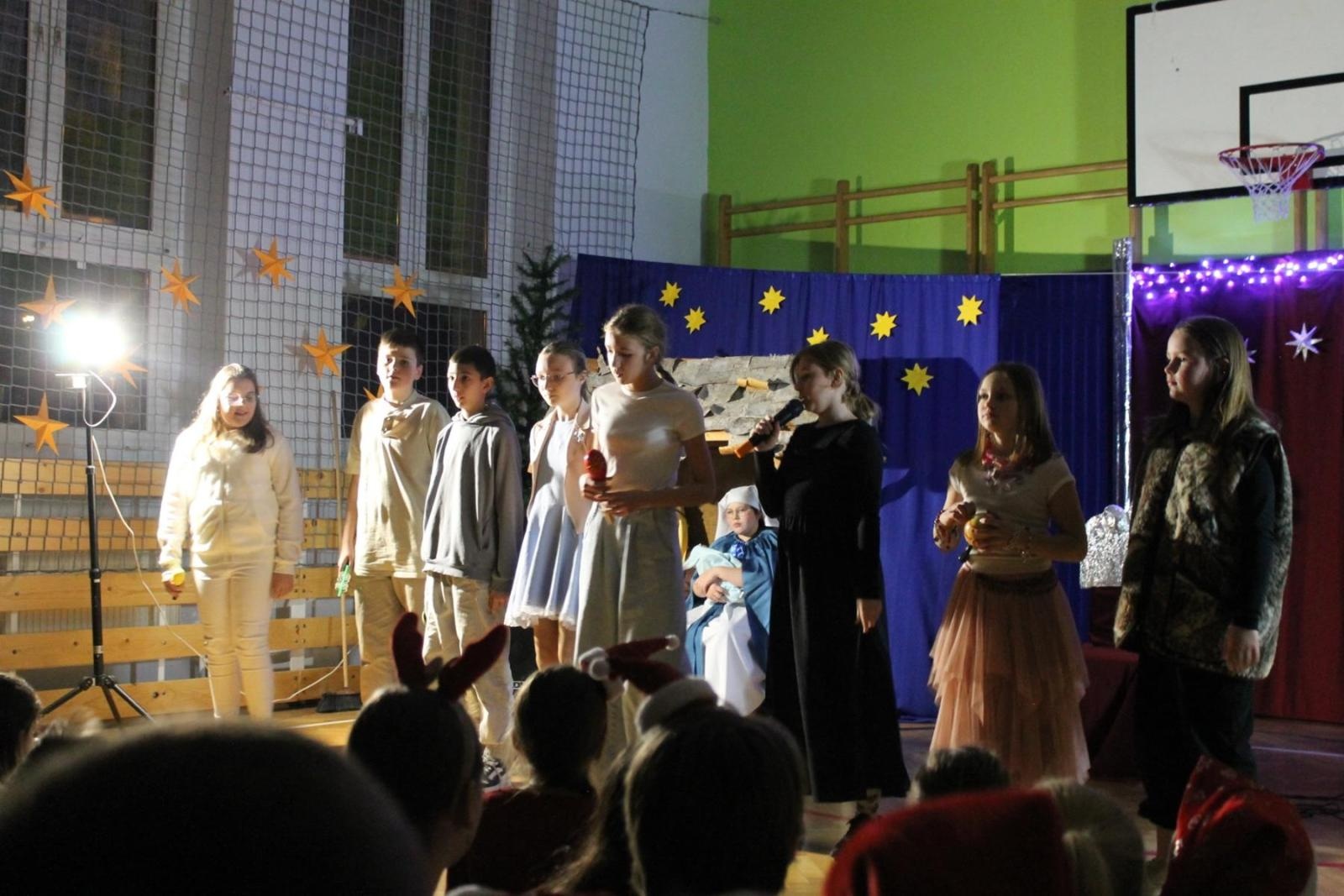 Zdjęcie w galerii na portalu naszraciborz.pl: Tak bawiła się Płonia na szkolnym kiermaszu w ZSP3 wiadomości z regionu