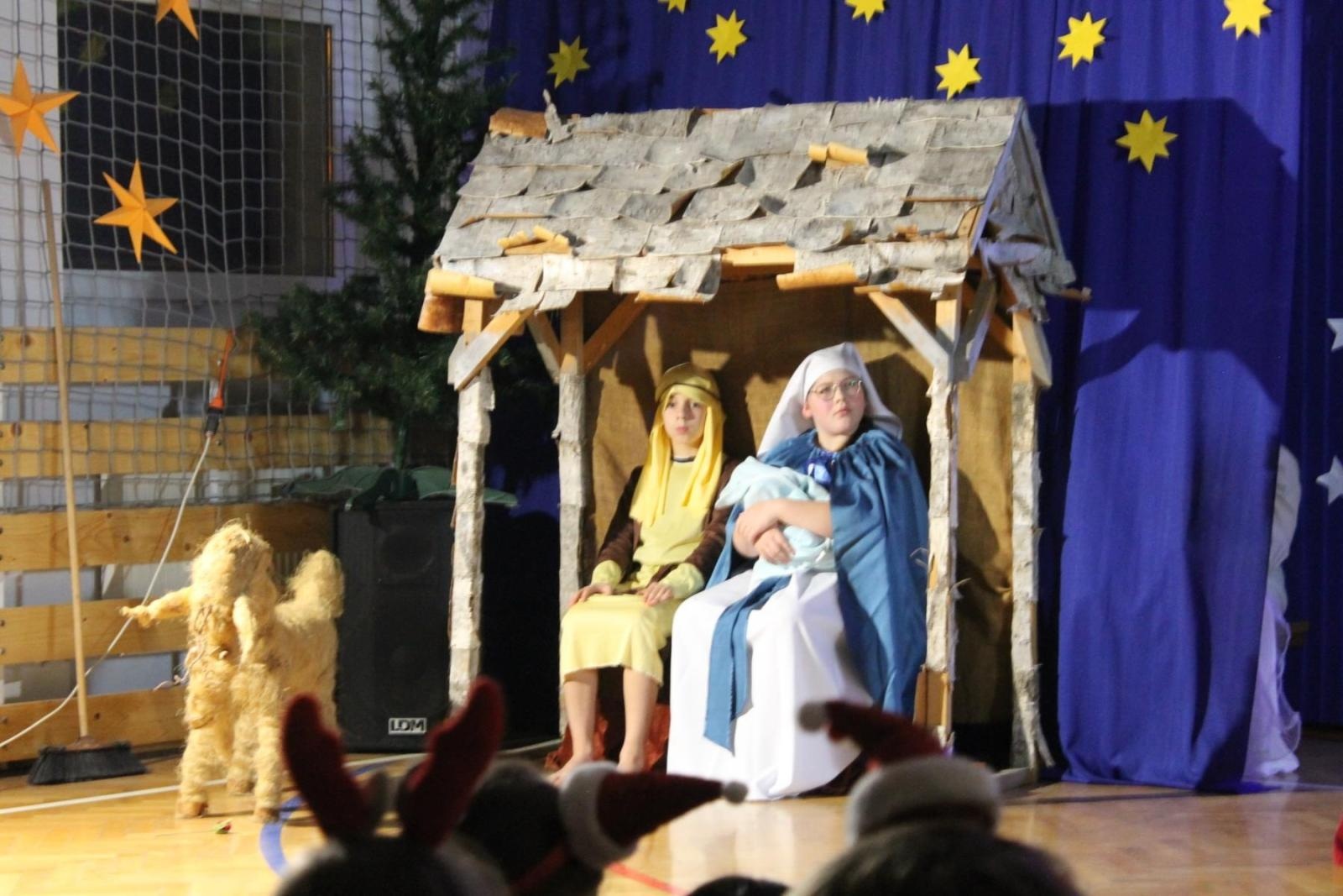 Zdjęcie w galerii na portalu naszraciborz.pl: Tak bawiła się Płonia na szkolnym kiermaszu w ZSP3 wiadomości z regionu