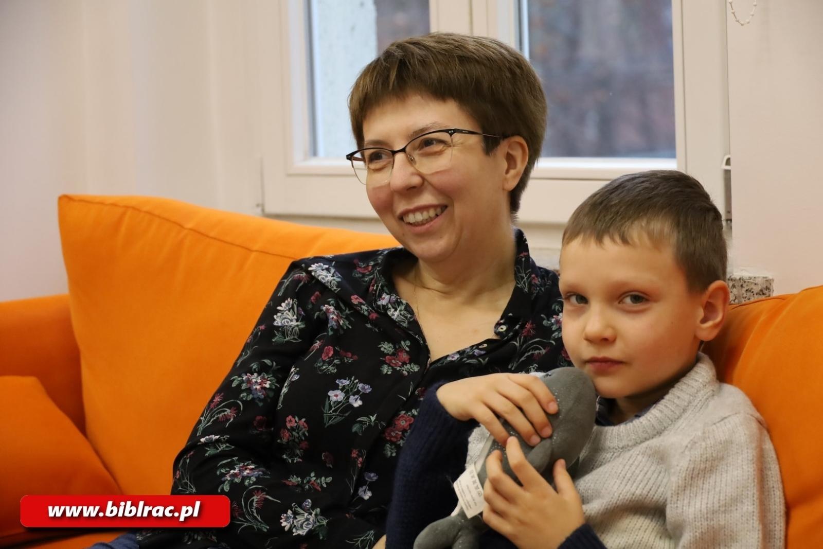 Zdjęcie w galerii na portalu naszraciborz.pl: Czytał dziadek, czytał tata, czytasz Ty – rodzinny konkurs wiedzy w bibliotece wiadomości z regionu