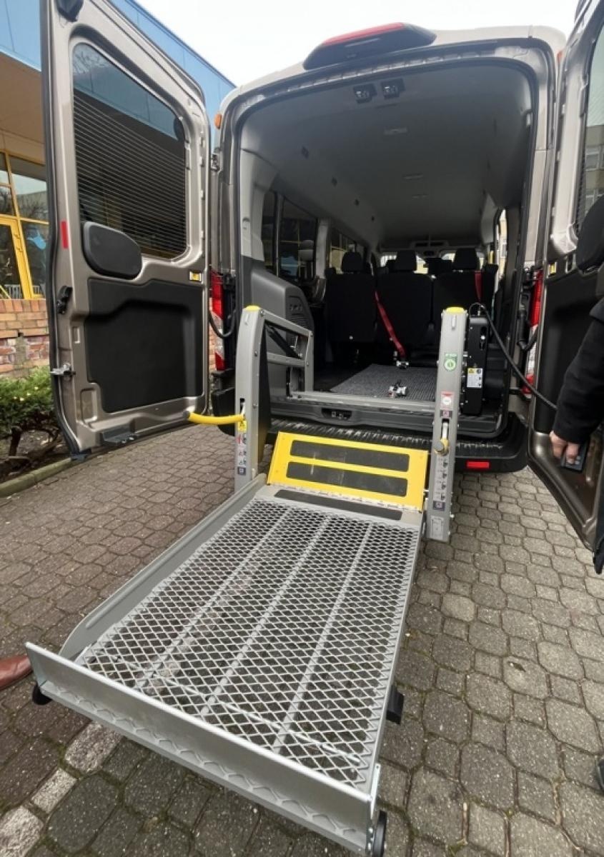 Zdjęcie w galerii na portalu naszraciborz.pl: Nowy samochód dla DPS Złota Jesień w Raciborzu wiadomości z regionu