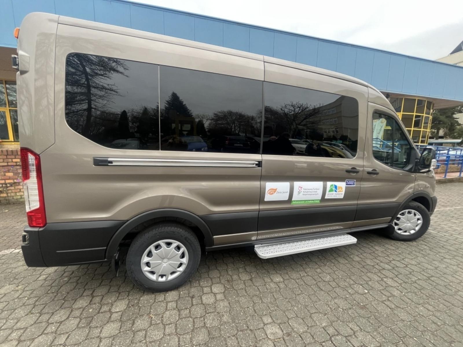 Zdjęcie w galerii na portalu naszraciborz.pl: Nowy samochód dla DPS Złota Jesień w Raciborzu wiadomości z regionu