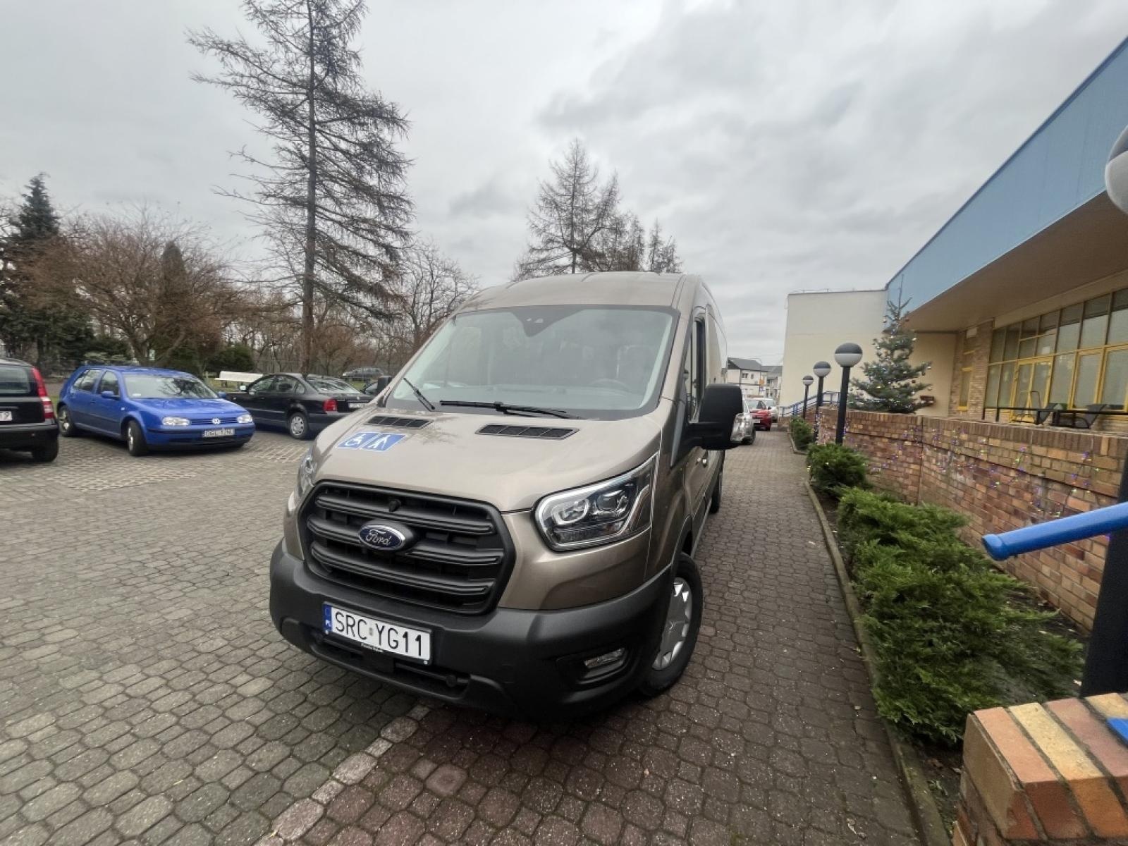 Zdjęcie w galerii na portalu naszraciborz.pl: Nowy samochód dla DPS Złota Jesień w Raciborzu wiadomości z regionu