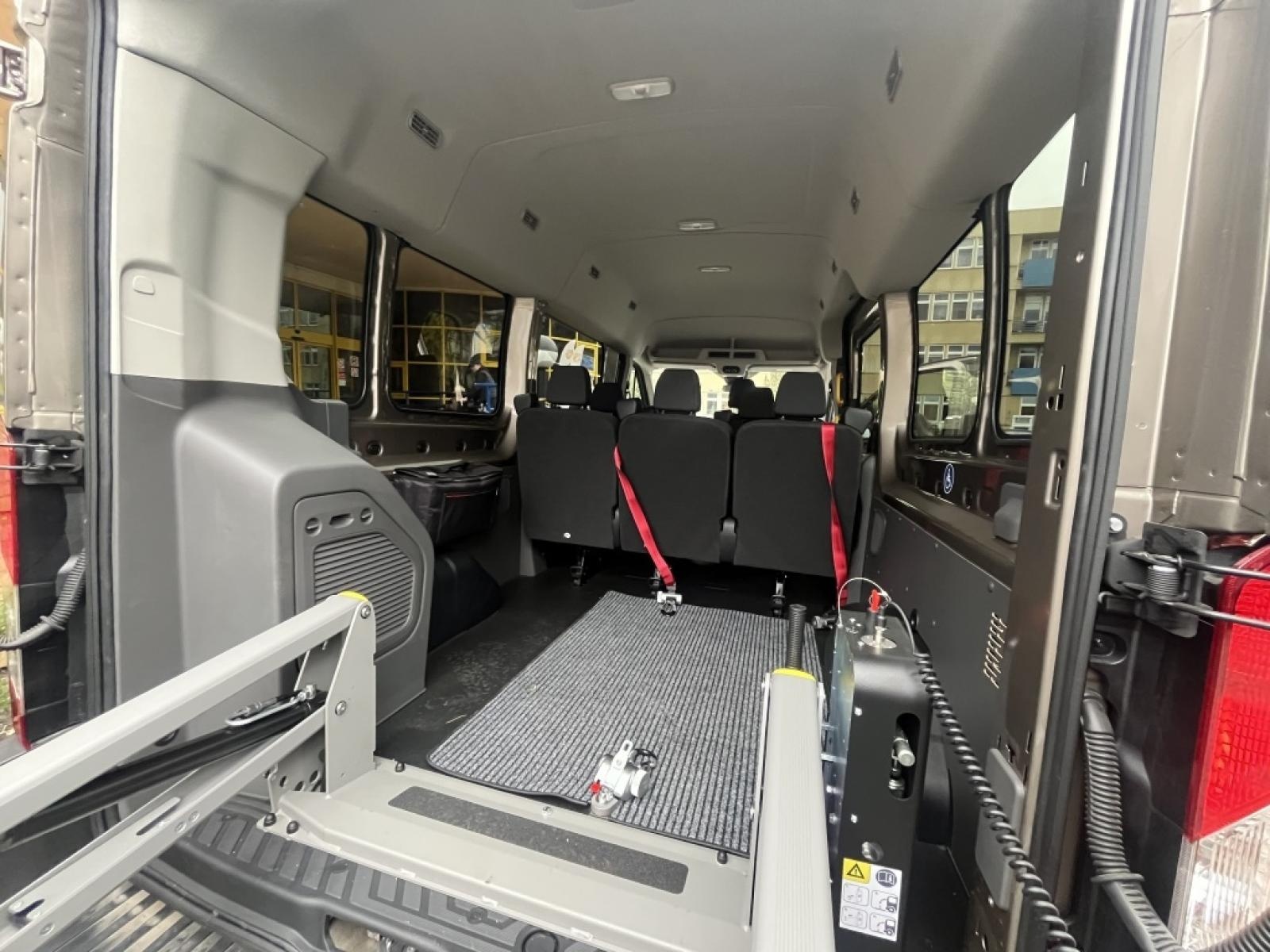 Zdjęcie w galerii na portalu naszraciborz.pl: Nowy samochód dla DPS Złota Jesień w Raciborzu wiadomości z regionu