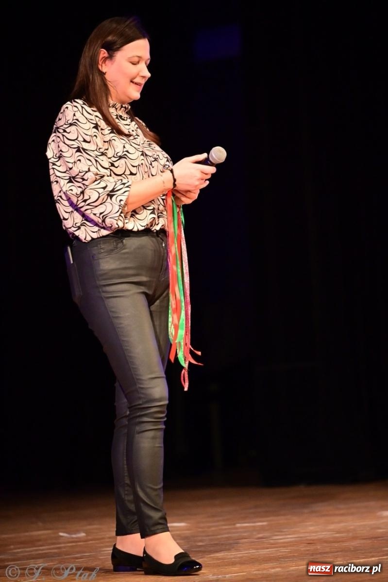 Zdjęcie w galerii na portalu naszraciborz.pl: Przedszkolaki z Trzynastki rozgrzały serca kolędami i pastorałkami w RCK wiadomości z regionu