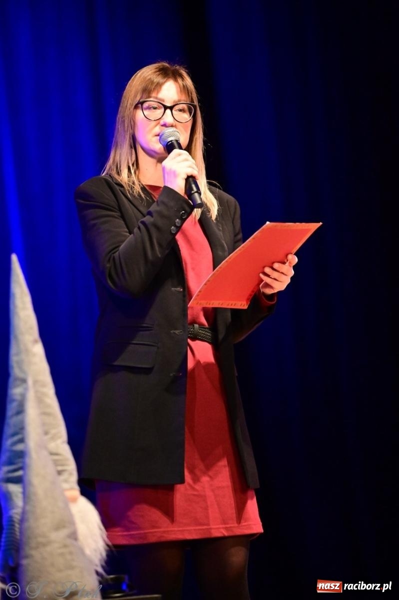 Zdjęcie w galerii na portalu naszraciborz.pl: Przedszkolaki z Trzynastki rozgrzały serca kolędami i pastorałkami w RCK wiadomości z regionu