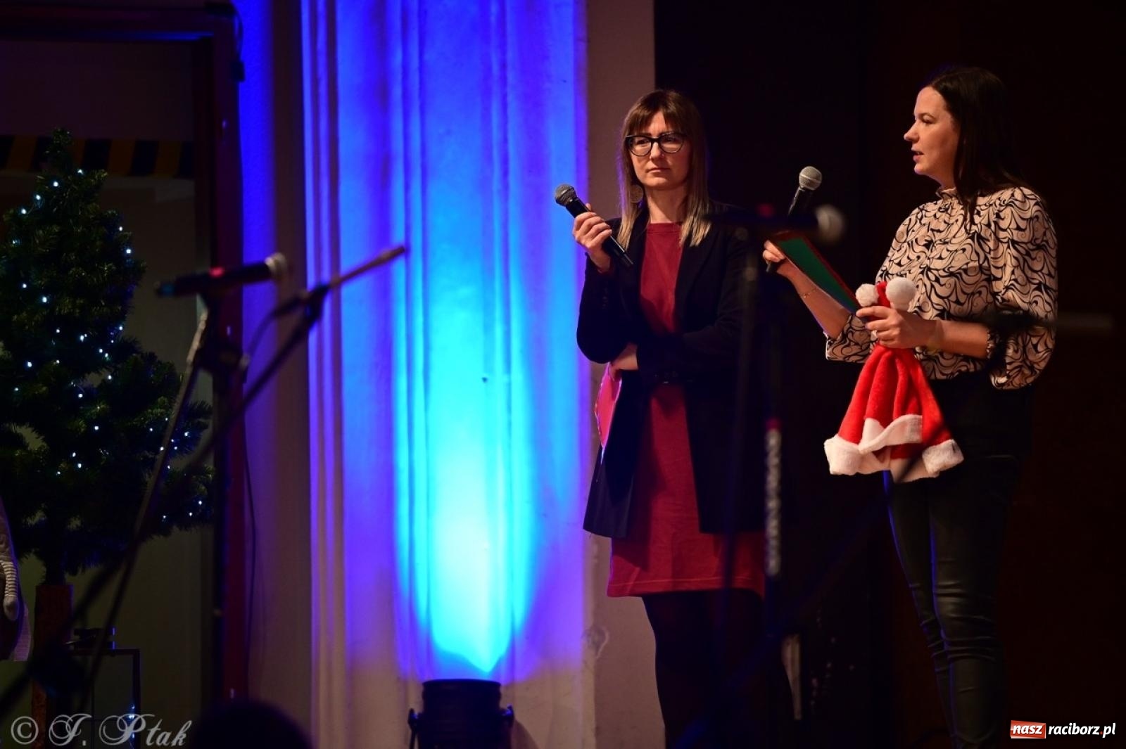 Zdjęcie w galerii na portalu naszraciborz.pl: Przedszkolaki z Trzynastki rozgrzały serca kolędami i pastorałkami w RCK wiadomości z regionu