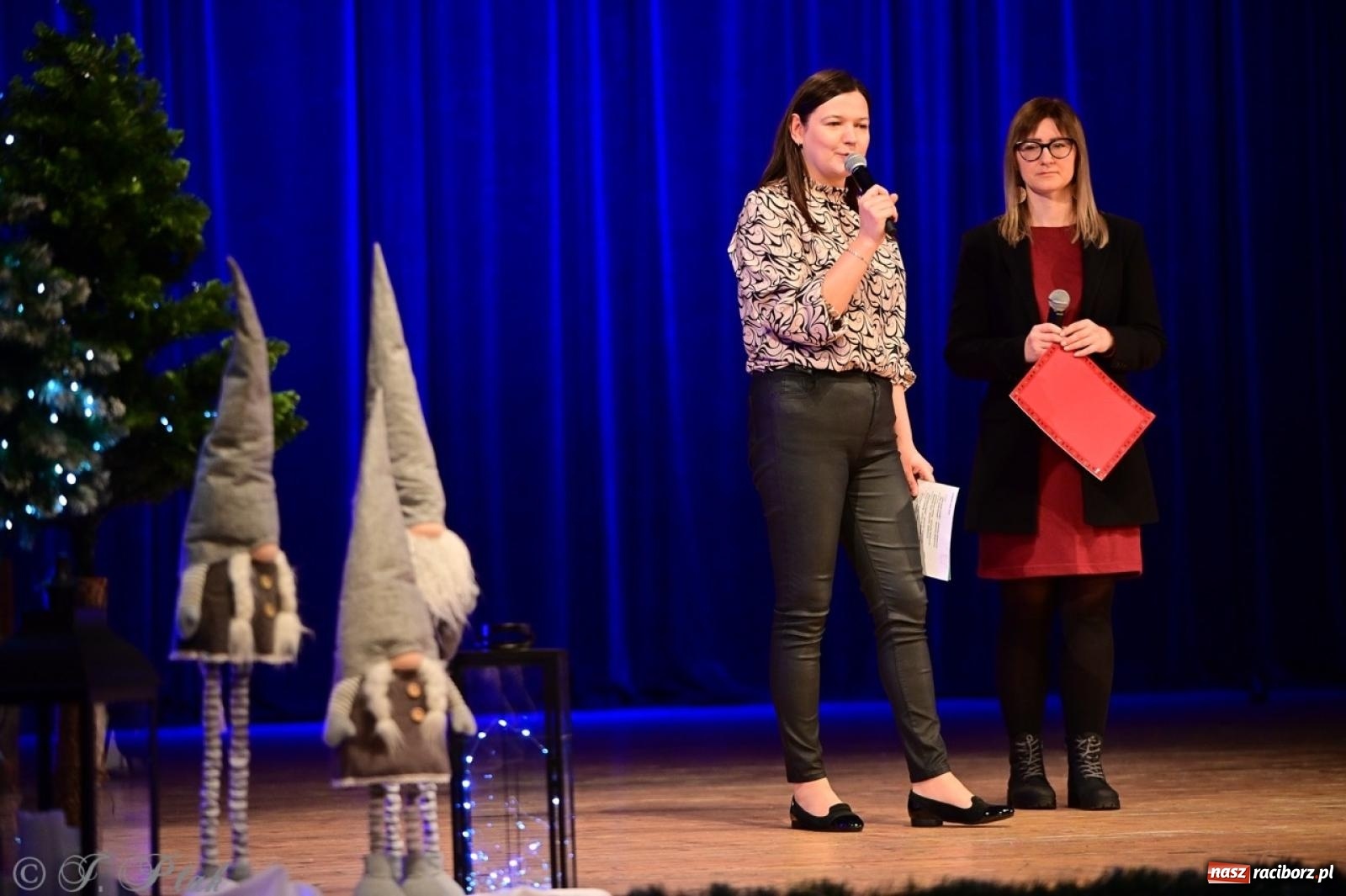 Zdjęcie w galerii na portalu naszraciborz.pl: Przedszkolaki z Trzynastki rozgrzały serca kolędami i pastorałkami w RCK wiadomości z regionu