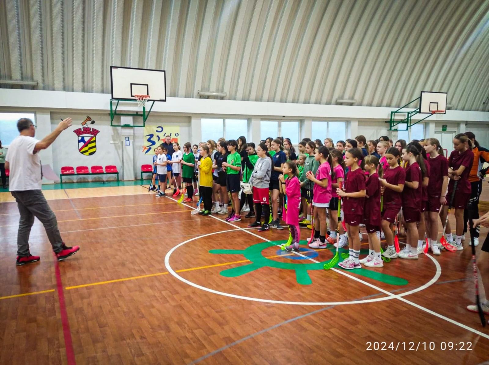 Zdjęcie w galerii na portalu naszraciborz.pl: Wojewódzkie Mistrzostwa Śląska Igrzysk Dzieci w Unihokeju Dziewcząt. Triumf Tworkowa wiadomości z regionu