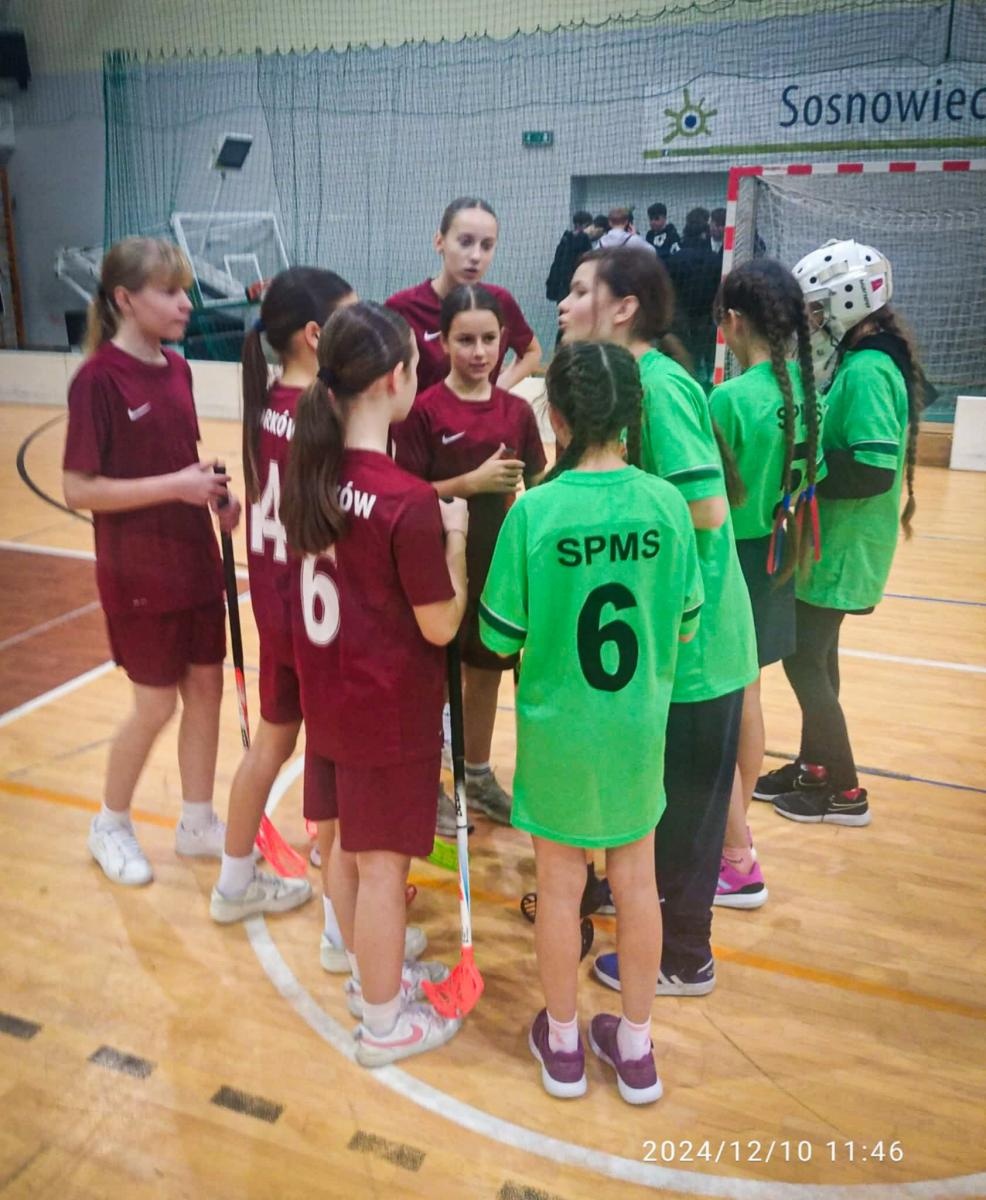 Zdjęcie w galerii na portalu naszraciborz.pl: Wojewódzkie Mistrzostwa Śląska Igrzysk Dzieci w Unihokeju Dziewcząt. Triumf Tworkowa wiadomości z regionu