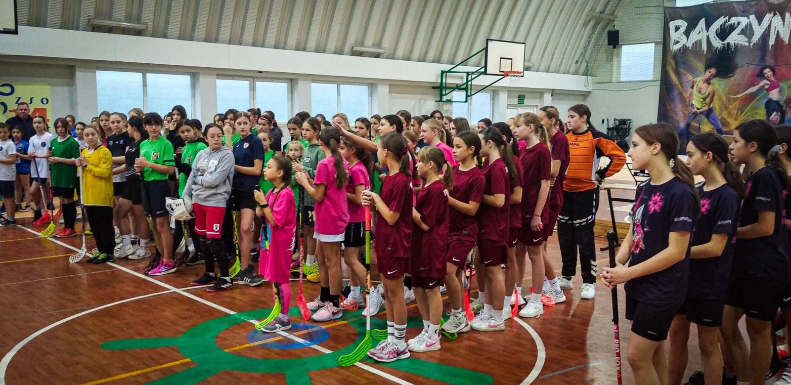 Zdjęcie w galerii na portalu naszraciborz.pl: Wojewódzkie Mistrzostwa Śląska Igrzysk Dzieci w Unihokeju Dziewcząt. Triumf Tworkowa wiadomości z regionu