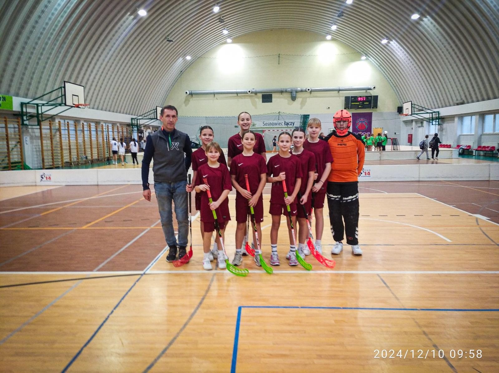 Zdjęcie w galerii na portalu naszraciborz.pl: Wojewódzkie Mistrzostwa Śląska Igrzysk Dzieci w Unihokeju Dziewcząt. Triumf Tworkowa wiadomości z regionu