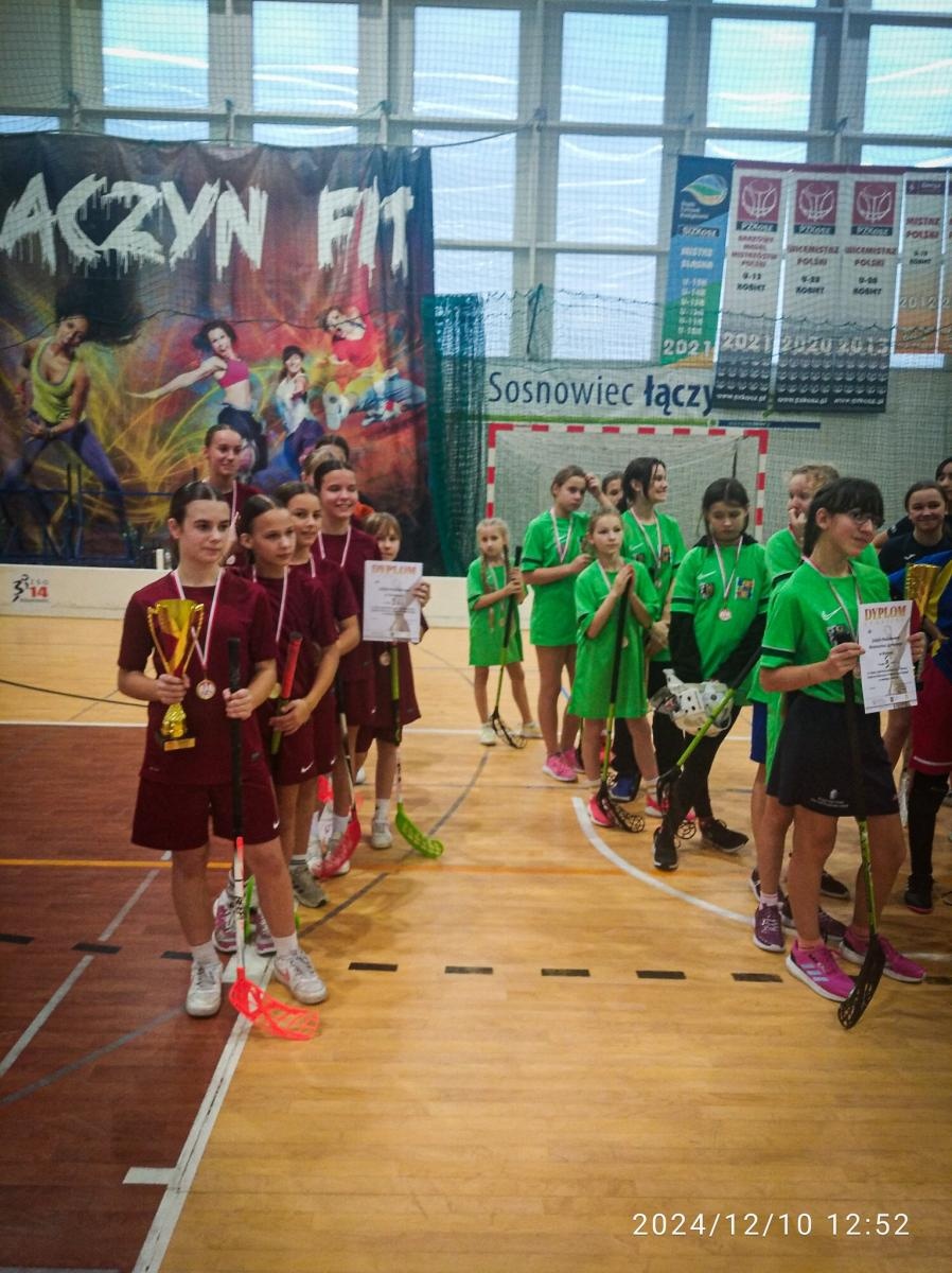 Zdjęcie w galerii na portalu naszraciborz.pl: Wojewódzkie Mistrzostwa Śląska Igrzysk Dzieci w Unihokeju Dziewcząt. Triumf Tworkowa wiadomości z regionu