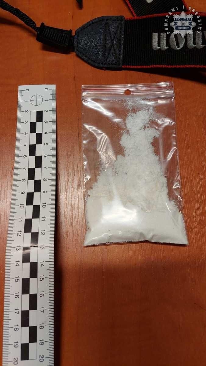 Zdjęcie w galerii na portalu naszraciborz.pl: Kierowca bez uprawnień, pasażer poszukiwany i z narkotykami wiadomości z regionu