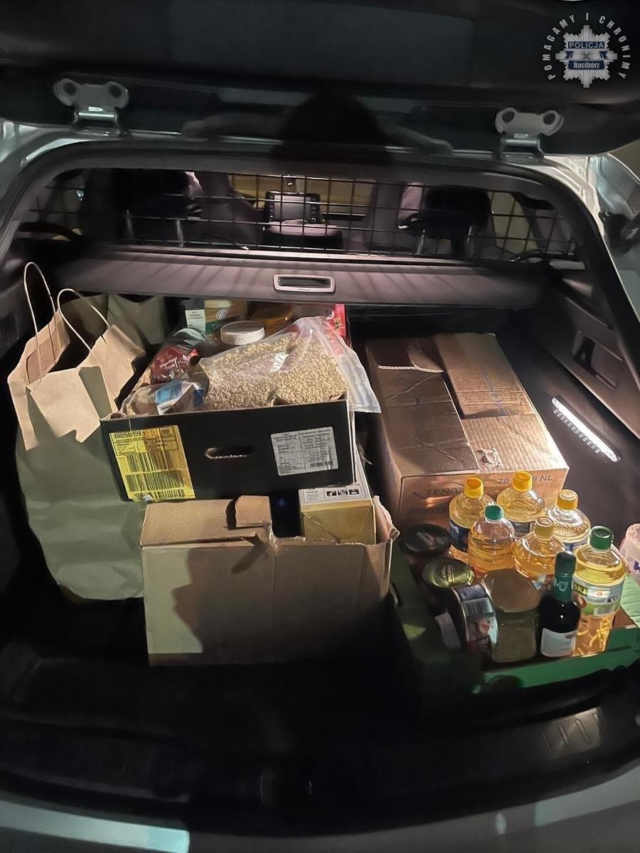 Zdjęcie w galerii na portalu naszraciborz.pl: Szlachetna Paczka od policjantów z Krzyżanowic wiadomości z regionu