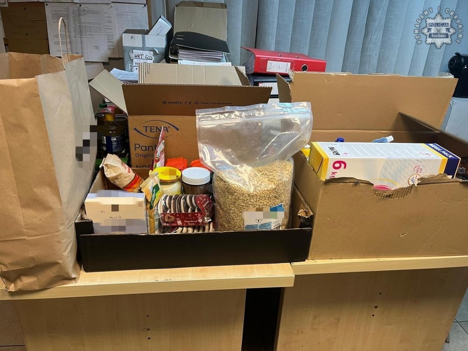 Zdjęcie w galerii na portalu naszraciborz.pl: Szlachetna Paczka od policjantów z Krzyżanowic wiadomości z regionu