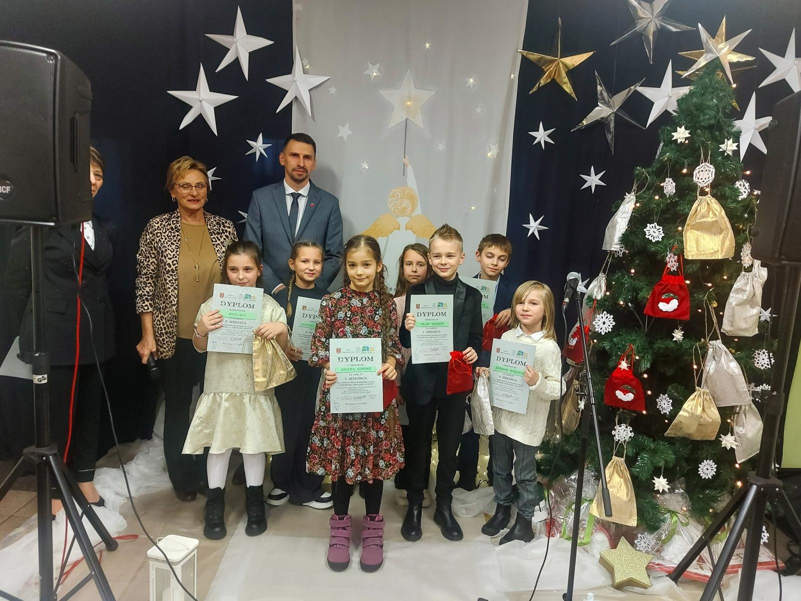 Zdjęcie w galerii na portalu naszraciborz.pl: Rozśpiewane Wojnowice – Powiatowy Konkurs Kolęd i Pastorałek wiadomości z regionu