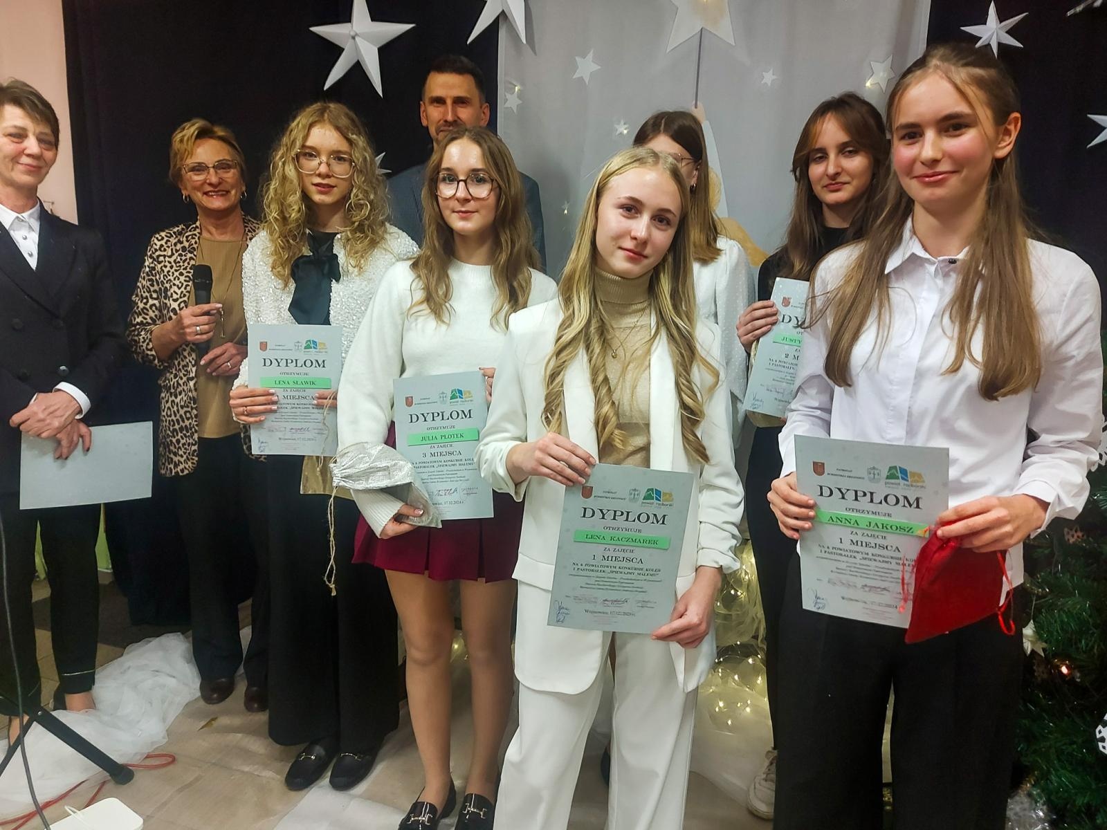 Zdjęcie w galerii na portalu naszraciborz.pl: Rozśpiewane Wojnowice – Powiatowy Konkurs Kolęd i Pastorałek wiadomości z regionu