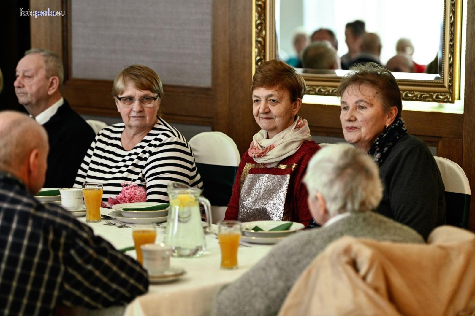 Zdjęcie w galerii na portalu naszraciborz.pl: Wigilia dla samotnych i potrzebujących mieszkańców gminy Krzanowice wiadomości z regionu