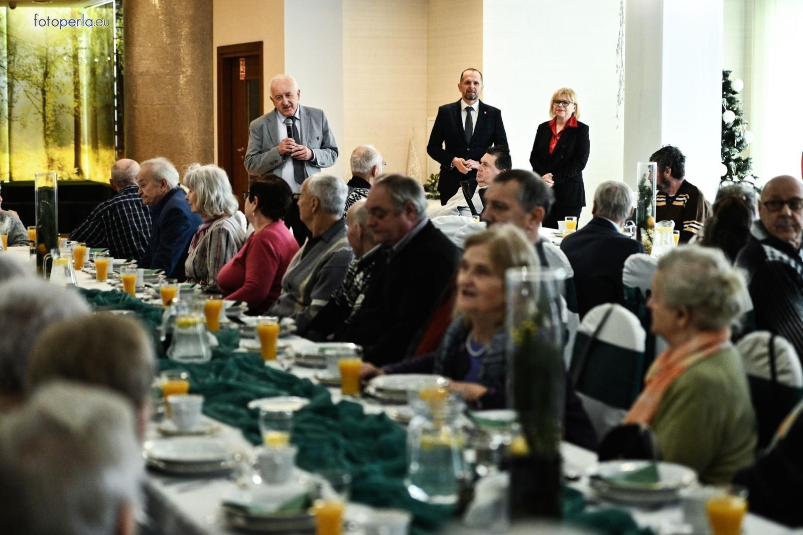 Zdjęcie w galerii na portalu naszraciborz.pl: Wigilia dla samotnych i potrzebujących mieszkańców gminy Krzanowice wiadomości z regionu