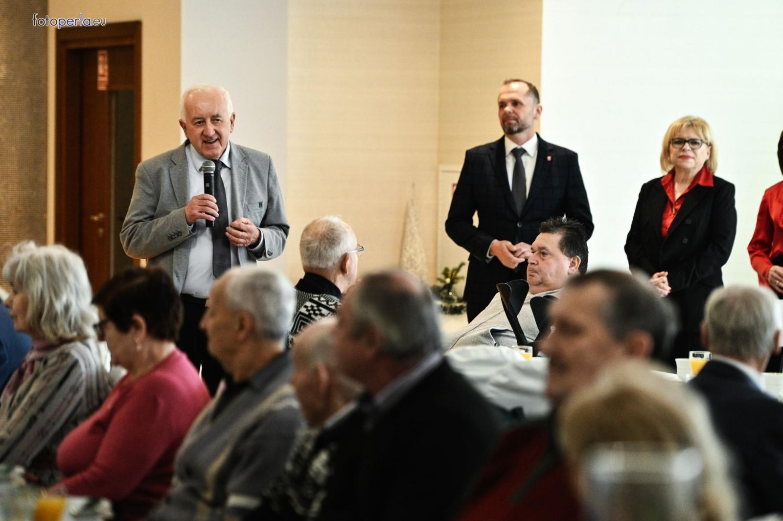 Zdjęcie w galerii na portalu naszraciborz.pl: Wigilia dla samotnych i potrzebujących mieszkańców gminy Krzanowice wiadomości z regionu