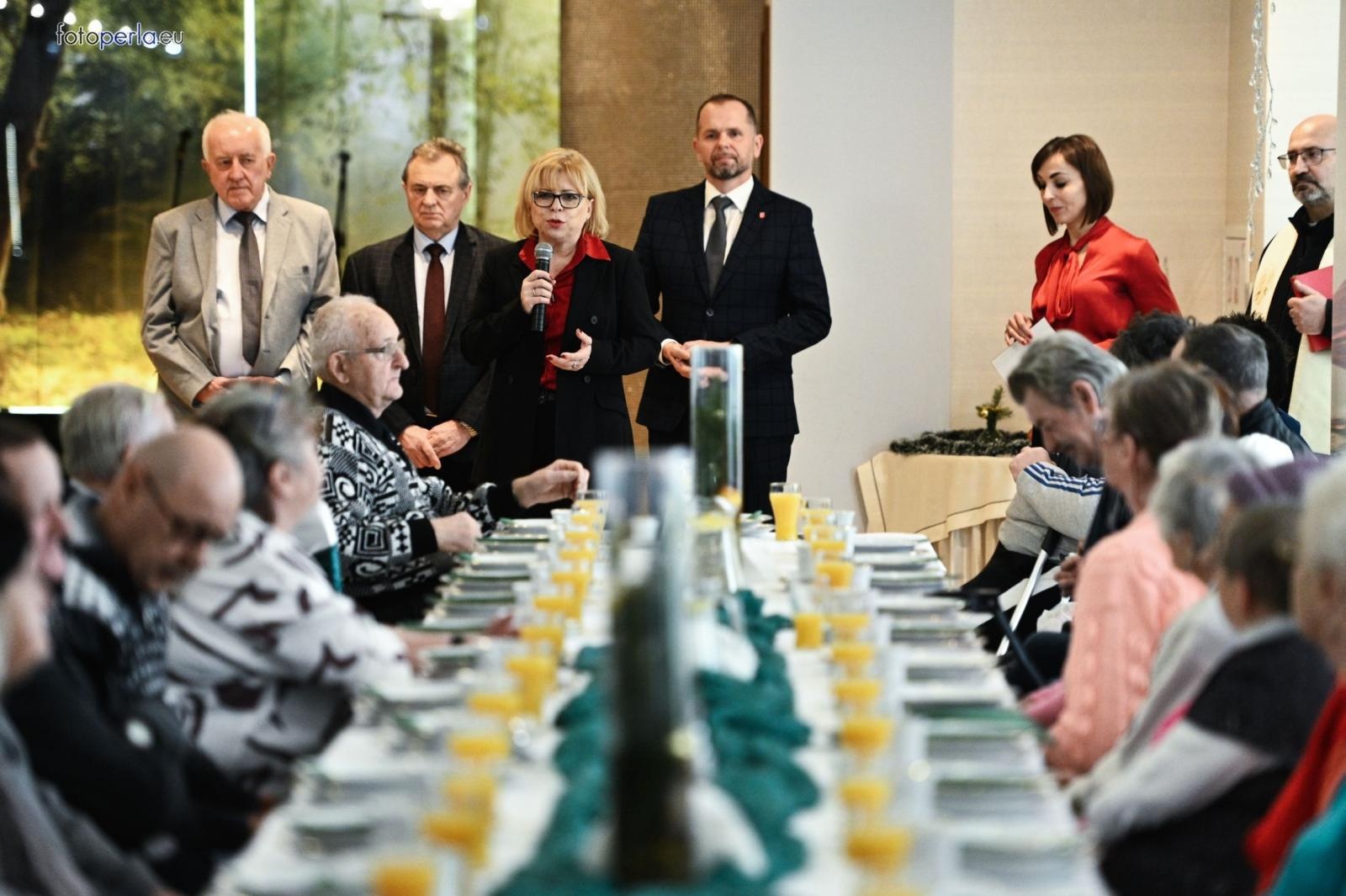 Zdjęcie w galerii na portalu naszraciborz.pl: Wigilia dla samotnych i potrzebujących mieszkańców gminy Krzanowice wiadomości z regionu