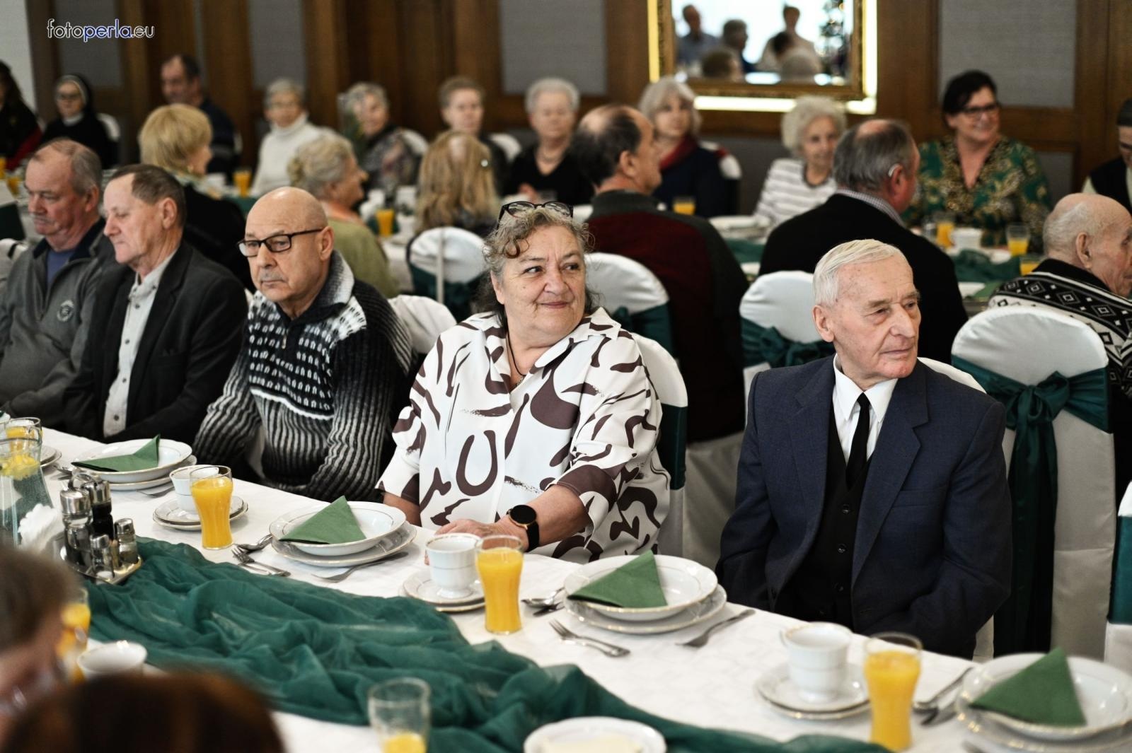 Zdjęcie w galerii na portalu naszraciborz.pl: Wigilia dla samotnych i potrzebujących mieszkańców gminy Krzanowice wiadomości z regionu