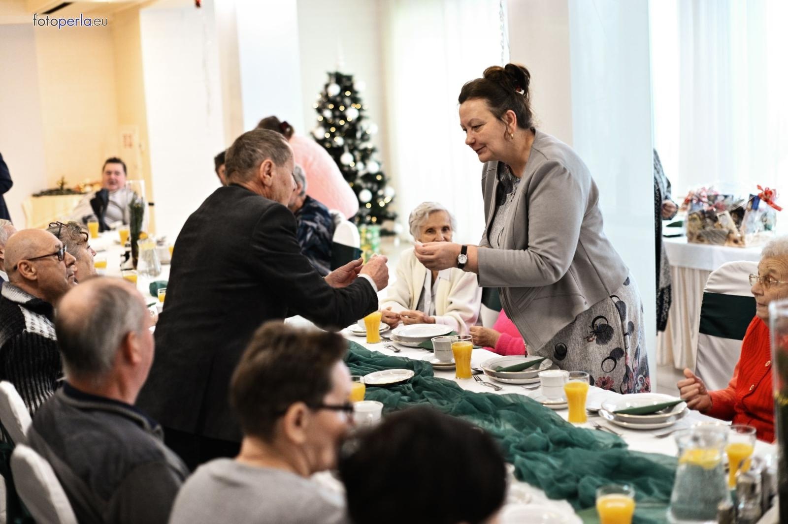 Zdjęcie w galerii na portalu naszraciborz.pl: Wigilia dla samotnych i potrzebujących mieszkańców gminy Krzanowice wiadomości z regionu