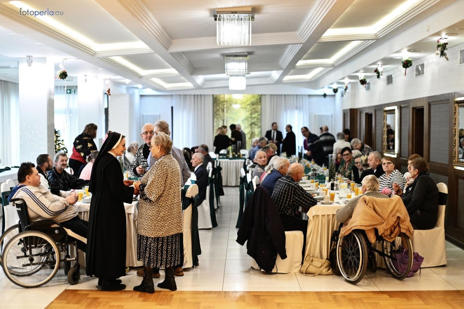 Zdjęcie w galerii na portalu naszraciborz.pl: Wigilia dla samotnych i potrzebujących mieszkańców gminy Krzanowice wiadomości z regionu