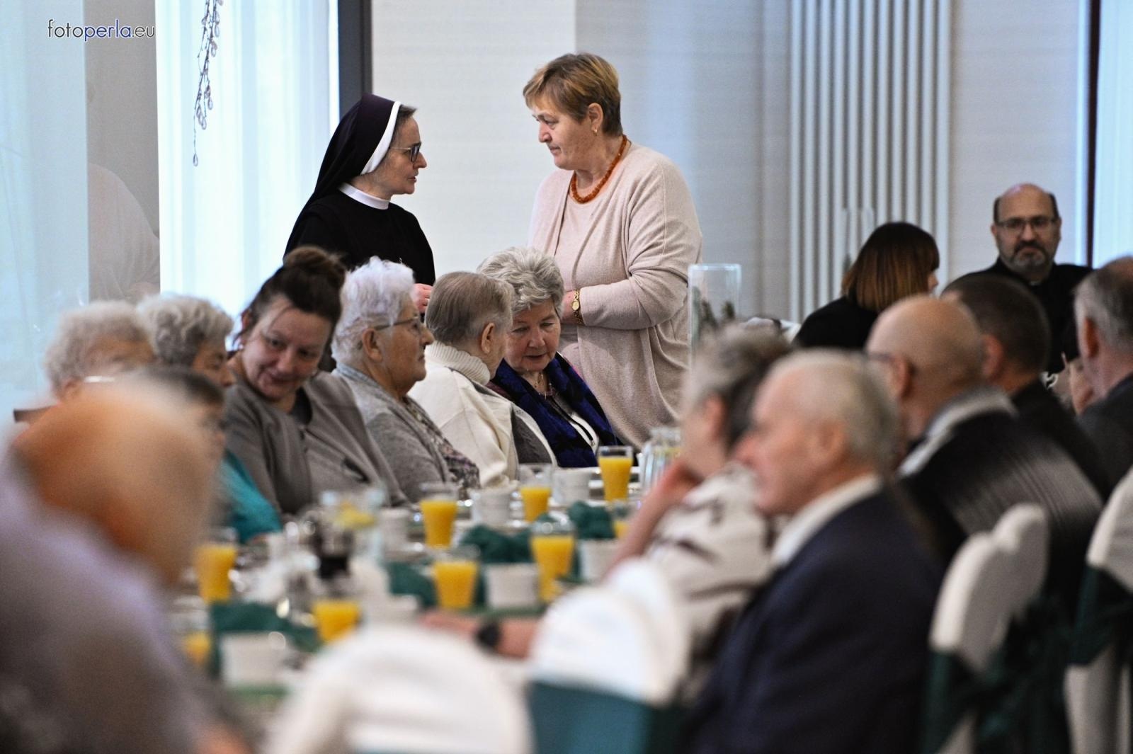 Zdjęcie w galerii na portalu naszraciborz.pl: Wigilia dla samotnych i potrzebujących mieszkańców gminy Krzanowice wiadomości z regionu