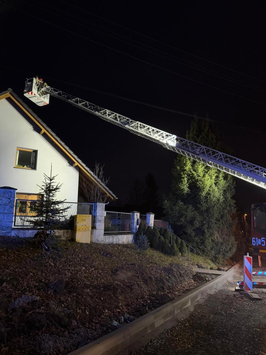 Zdjęcie w galerii na portalu naszraciborz.pl: Cztery zastępy w akcji przy Babickiej wiadomości z regionu