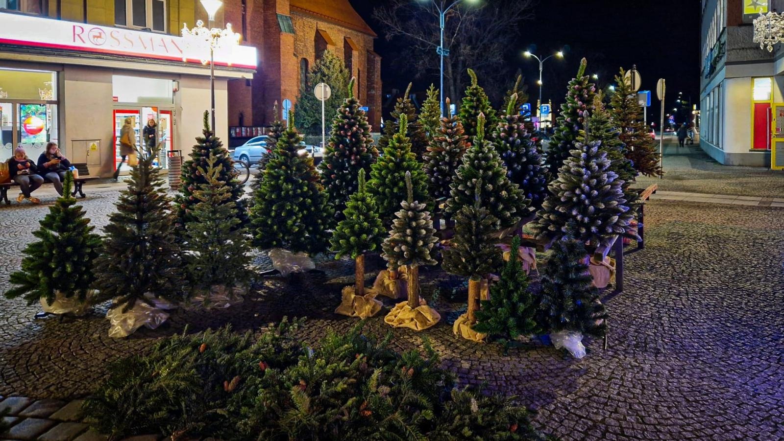 Zdjęcie w galerii na portalu naszraciborz.pl: Jarmark Bożonarodzeniowy na Rynku w Raciborzu wciąż trwa wiadomości z regionu