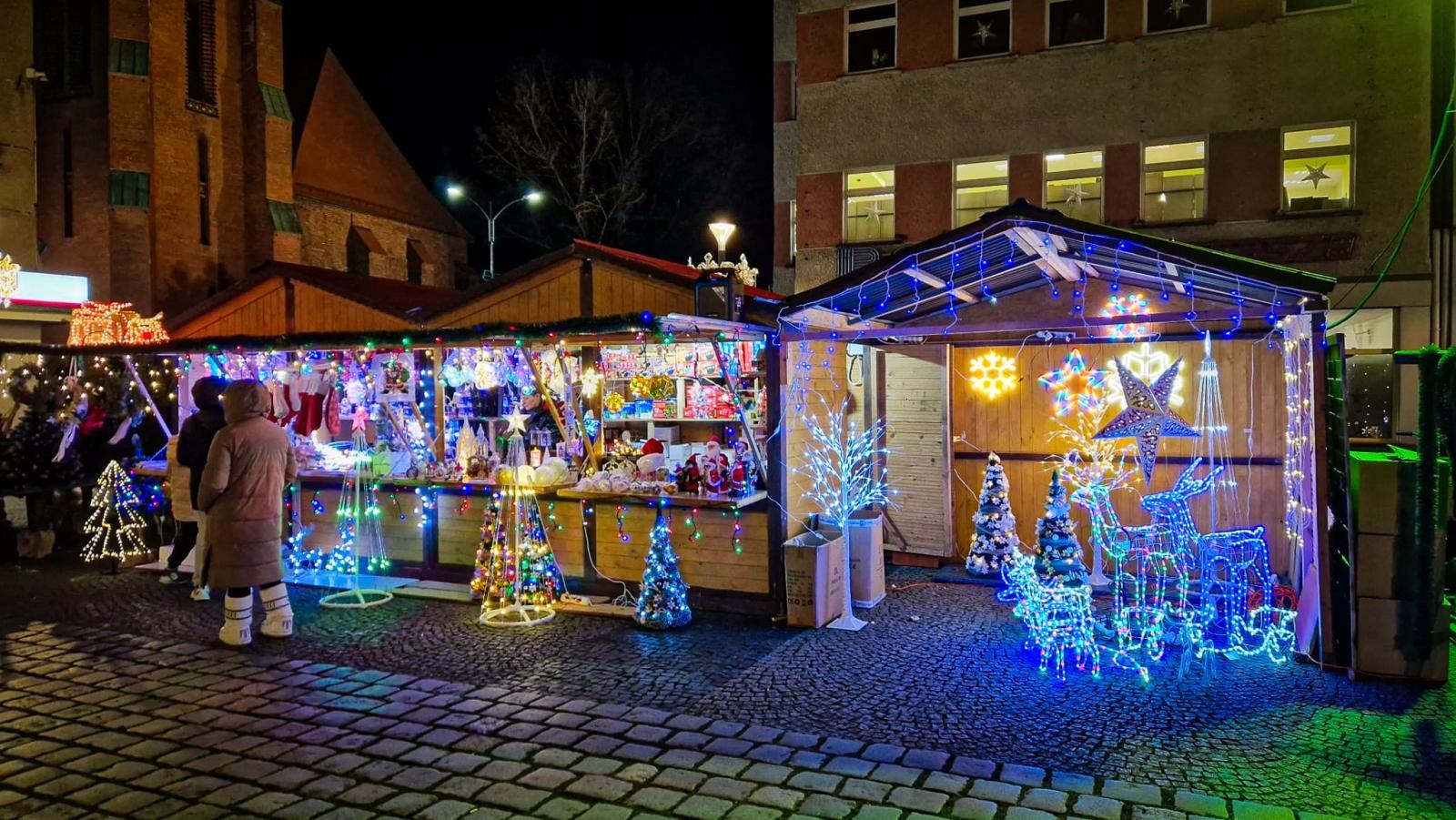Zdjęcie w galerii na portalu naszraciborz.pl: Jarmark Bożonarodzeniowy na Rynku w Raciborzu wciąż trwa wiadomości z regionu