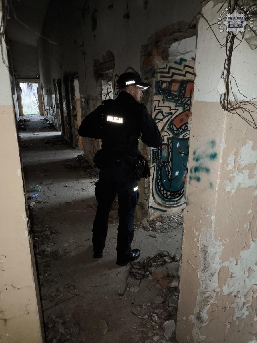 Zdjęcie w galerii na portalu naszraciborz.pl: Policjanci zwracają uwagę na los osób bezdomnych wiadomości z regionu