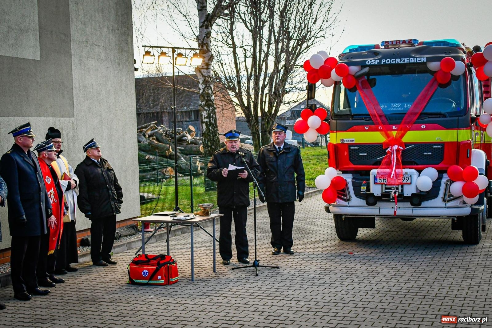 Zdjęcie w galerii na portalu naszraciborz.pl: W Pogrzebieniu miejscowej OSP uroczyście przekazano nowy wóz bojowy [FOTO i WIDEO] wiadomości z regionu
