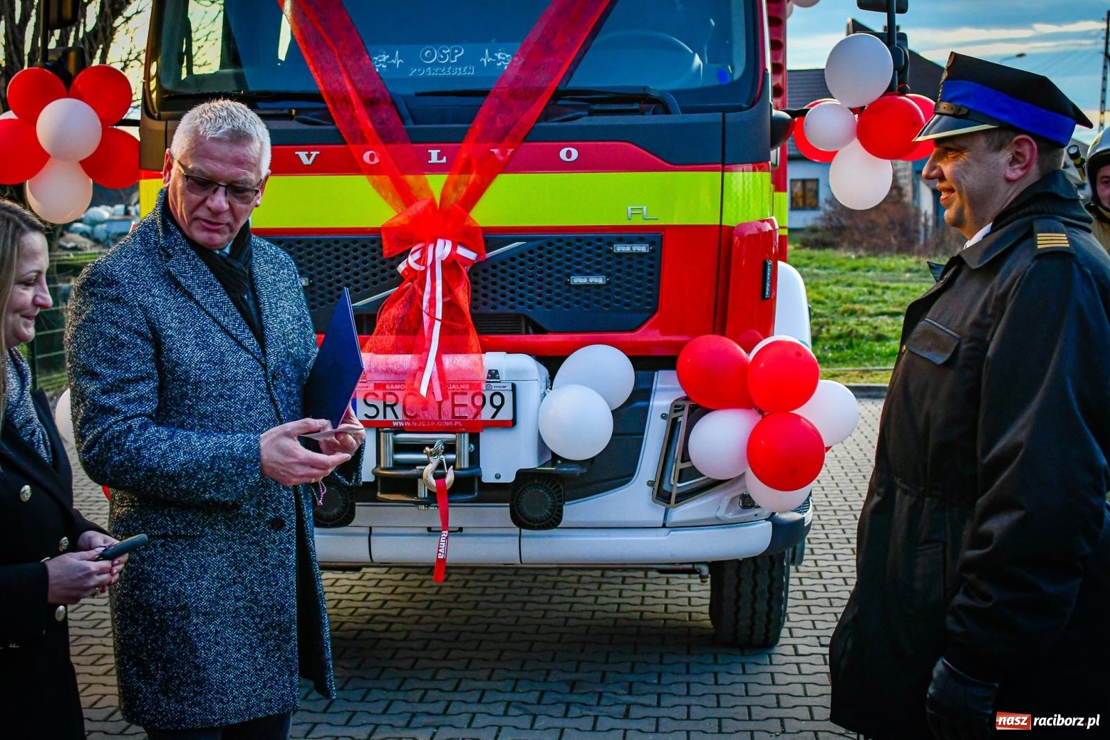 Zdjęcie w galerii na portalu naszraciborz.pl: W Pogrzebieniu miejscowej OSP uroczyście przekazano nowy wóz bojowy [FOTO i WIDEO] wiadomości z regionu